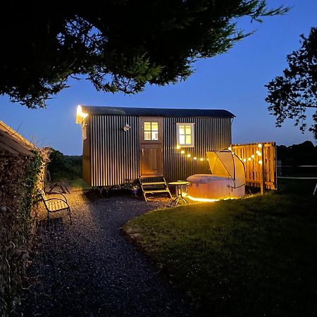 캐번 Sheelin Huts Blue, Hot-Tub Available From 1St April Until 1St November 빌라 외부 사진