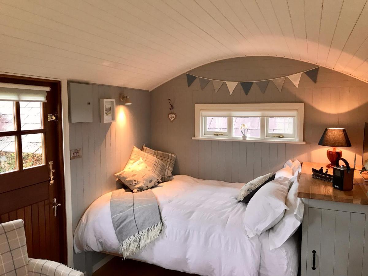 캐번 Sheelin Huts Blue, Hot-Tub Available From 1St April Until 1St November 빌라 외부 사진