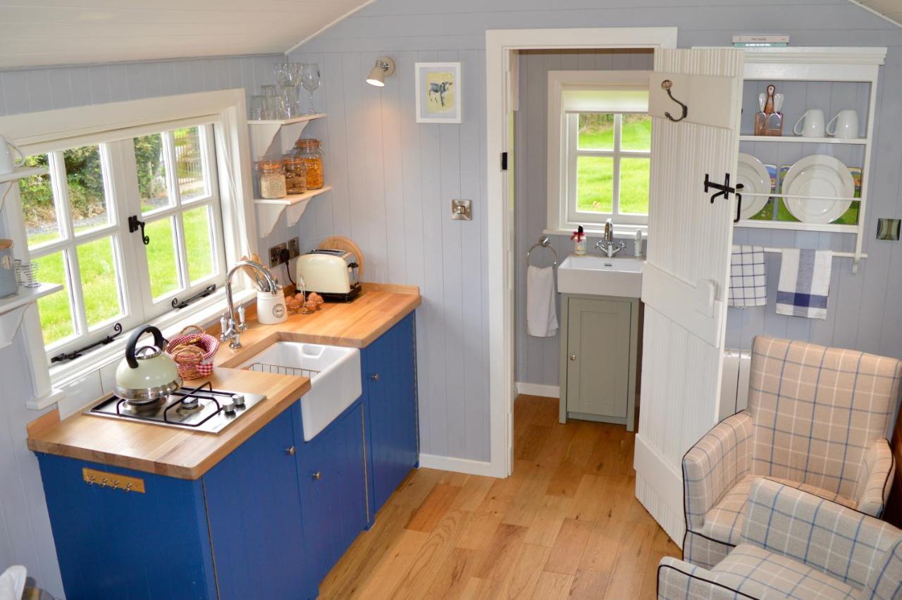 캐번 Sheelin Huts Blue, Hot-Tub Available From 1St April Until 1St November 빌라 외부 사진