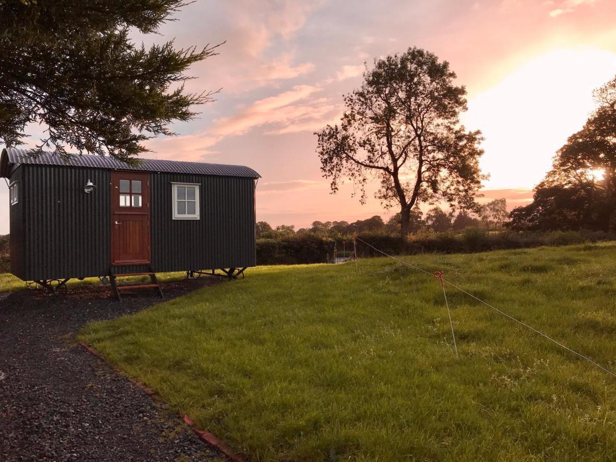 캐번 Sheelin Huts Blue, Hot-Tub Available From 1St April Until 1St November 빌라 외부 사진