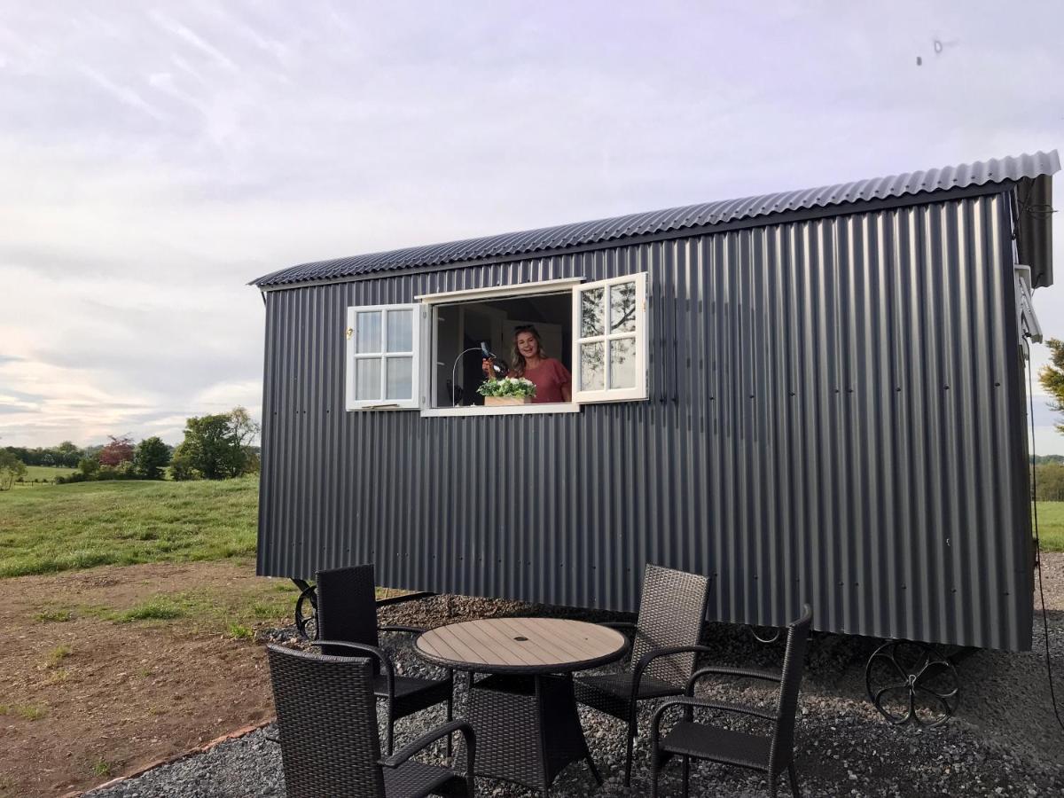 캐번 Sheelin Huts Blue, Hot-Tub Available From 1St April Until 1St November 빌라 외부 사진