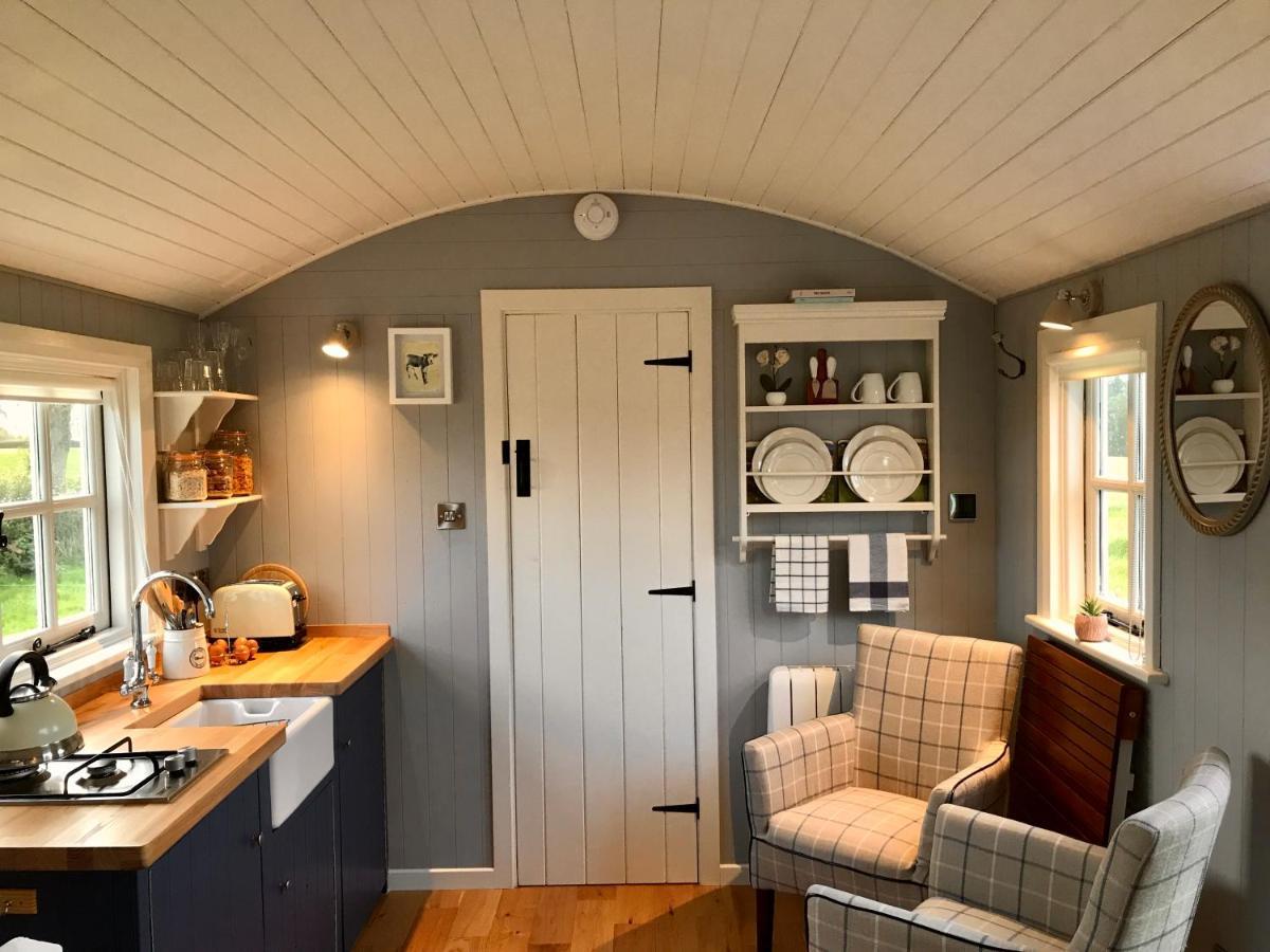 캐번 Sheelin Huts Blue, Hot-Tub Available From 1St April Until 1St November 빌라 외부 사진